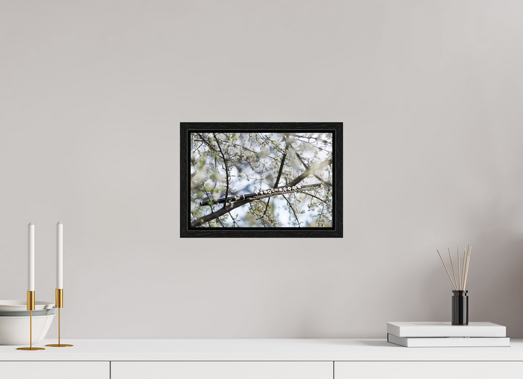 30 x 20 cm, Floater Frame Flute with white flowers.